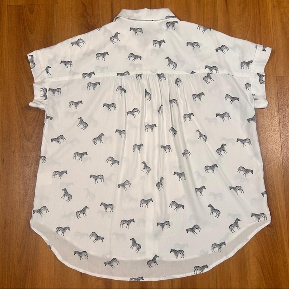 Jane and Delancey Women’s White Zebra Print Button Down Shirt Size S - Picture 2 of 7